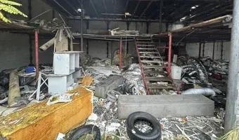 Zdjęcie opuszczonego miejsca: OPUSZCZONY SKLEP Z PŁYTKAMI