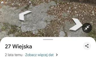 Zdjęcie opuszczonego miejsca: Opuszczony dom z ciagnikiem