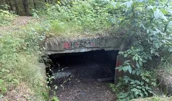 Zdjęcie opuszczonego miejsca: Lewy boczny punkt kierowania ogniem