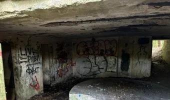 Zdjęcie opuszczonego miejsca: Lewy boczny punkt kierowania ogniem